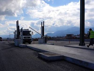 Στην Παλαιόχουνη σκουπίδια από τη Μάνη