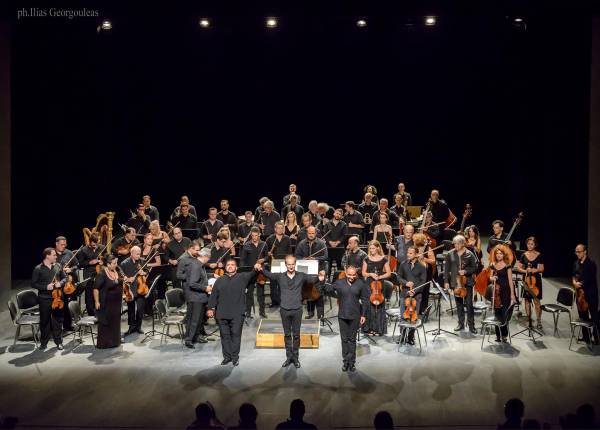 Εντυπωσιακή αυλαία με Δημήτρη Πλατανιά στο 22ο Φεστιβάλ Χορού Καλαμάτας