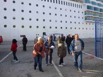 Το &quot;Costa Neoromantica&quot; με 1.229 επιβάτες στην Καλαμάτα (φωτογραφίες)
