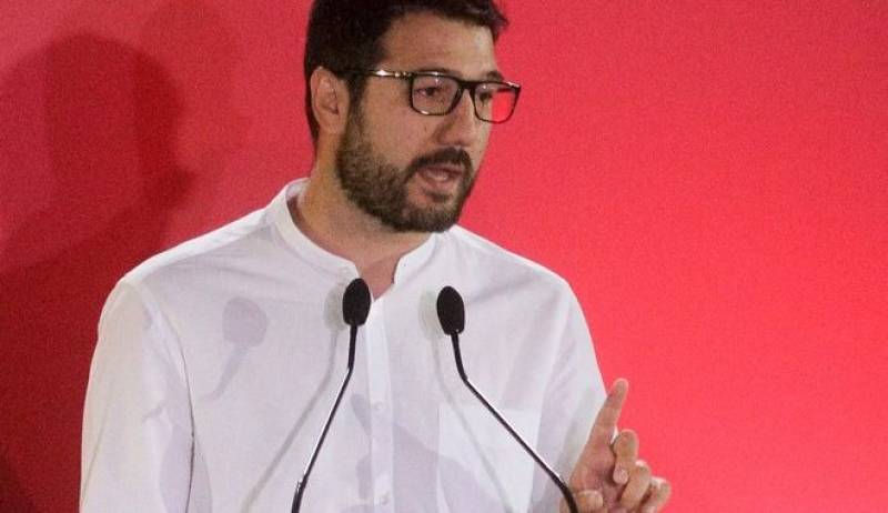 Ηλιόπουλος: Καλούμε τους νέους να εμβολιαστούν παρά την κυβερνητική προσβολή και υποκρισία