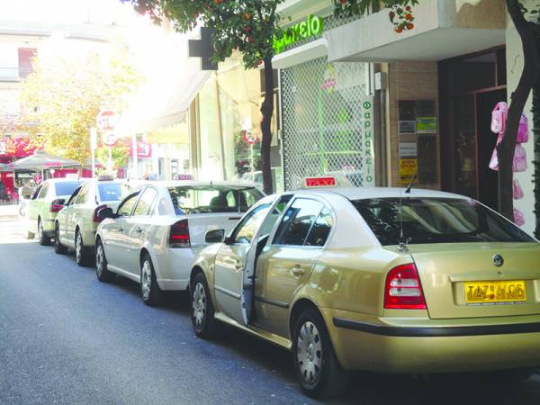 Απεργούν τα ταξί και στη Μεσσηνία