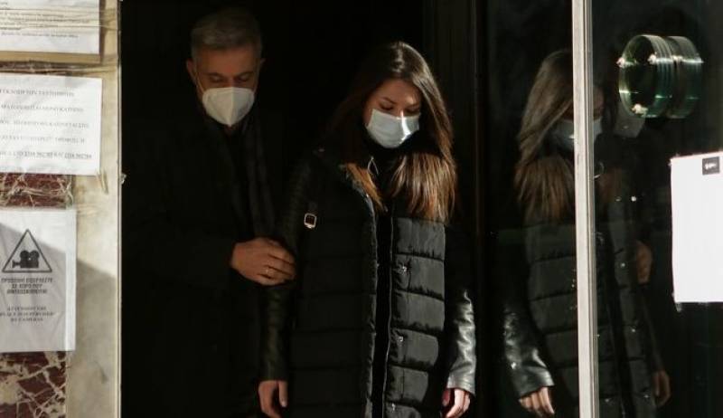 Επίθεση με γκαζάκια στην πολυκατοικία εμπλεκόμενων στην υπόθεση βιασμού της 24χρονης (βίντεο)