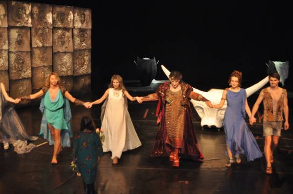 "Αντιγόνη" στη Μόσχα με άρωμα Μεσσηνίας