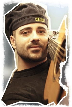 Ο Μάνος Λυδάκης σήμερα Σαββάτο στην Καλαμάτα για μια βραδιά στο "Le Garcon"