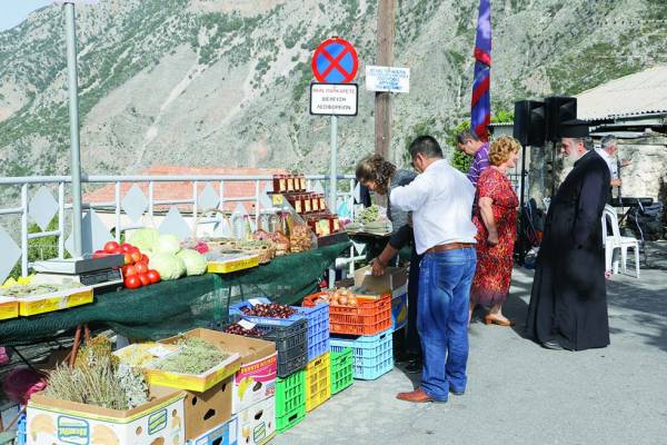 Επιτυχημένη αγορά τοπικών προϊόντων στο Λαδά (βίντεο)