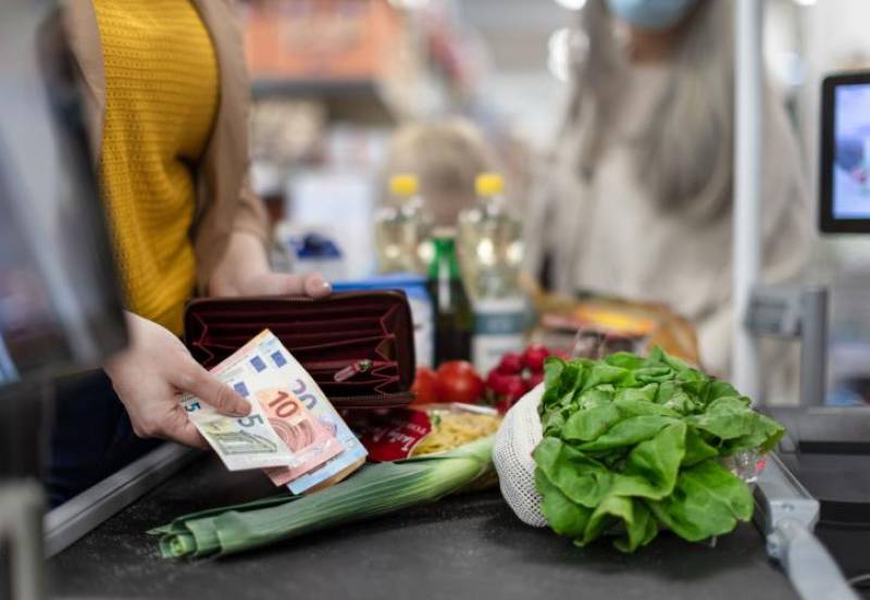 «Φωτιά» οι τιμές των τροφίμων στην Ελλάδα: Πόσο αυξήθηκαν την τελευταία πενταετία