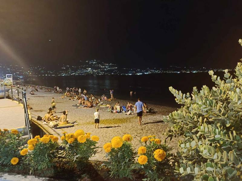 Στη θάλασσα μέχρι αργά το βράδυ...