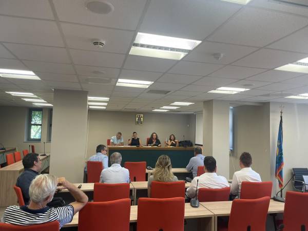 Κατανομή χώρων για προεκλογικά κιόσκια στην πλατεία Καλαμάτας
