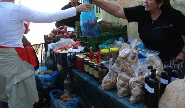 Τοπικά προϊόντα στην πλατεία του Λαδά