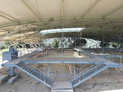 Επισκευάζεται το σκέπαστρο του ανακτόρου του Νέστορα