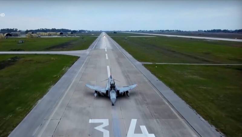 Ερευνες με εναέρια και πλωτά μέσα για τον πιλότο του Ρhantom (βίντεο)