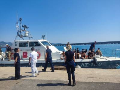 Παραμένουν στο λιμάνι Καλαμάτας 53 μετανάστες - Συνελήφθησαν δύο Ιρανοί ως διακινητές
