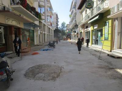 Αλήθειες και ψέματα για την καθυστέρηση της πεζοδρόμησης στην Ιατροπούλου