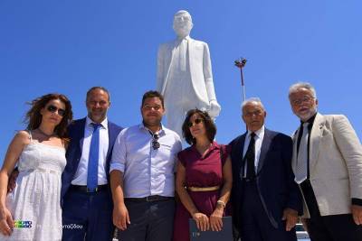 Ο Μεσσήνιος γλύπτης Κ. Δούσης φιλοτέχνησε τον ανδριάντα του Αλέξανδρου Αρ. Ωνάση