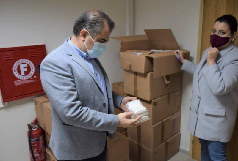 Στο Δήμο Καλαμάτας έφθασαν 43.256 μάσκες για μαθητές