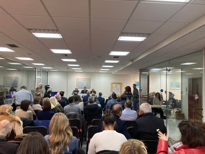 Θερμό ακροατήριο στην παρουσίαση βιβλίου του Χρήστου Καπούτση στην Καλαμάτα (βίντεο)