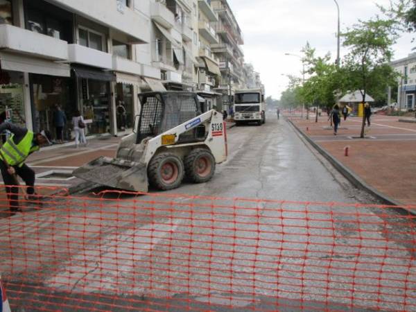 Καλαμάτα: Κλειστό από σήμερα μεγάλο τμήμα της Αριστομένους (βίντεο)