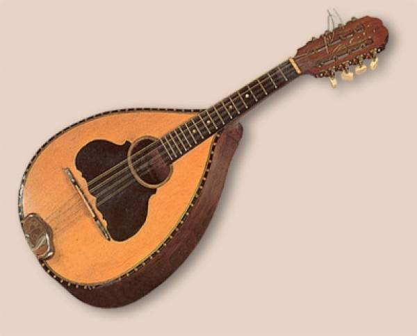 Μαθήματα μαντολίνου στον Ομιλο "Ορφεύς"