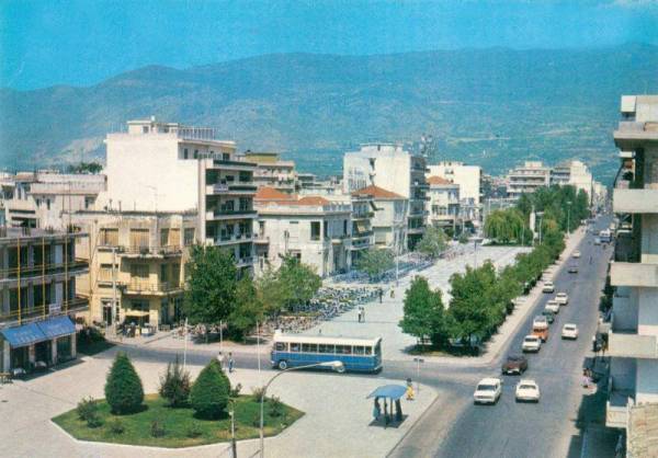 Η πλατεία μετά τα "Ψαράκια"