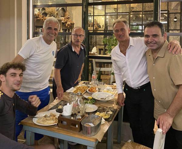 Στο "Παλιακόν" μετά τον αγώνα οι αθλητές και στελέχη του "Tsatoumas Street Long Jump" (φωτογραφίες)