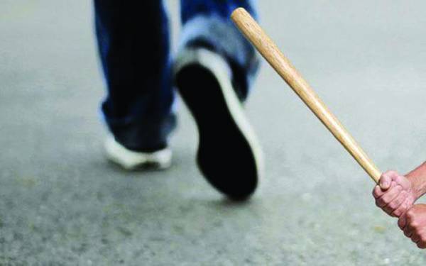 Νέο "χτύπημα" σε κλαμπ μετά τον εμπρησμό: Κουκουλοφόροι με ρόπαλα στη Ναυαρίνου
