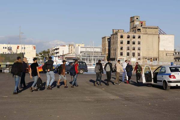 Επτά ημέρες ταξίδευαν οι 40 Κούρδοι πρόσφυγες, που έφθασαν στην Καλαμάτα (βίντεο)