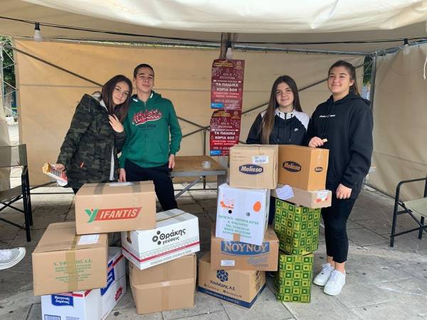Συγκέντρωσαν τρόφιμα για τα Παιδικά Χωριά SOS οι γονείς του Γυμνασίου Κυπαρισσίας