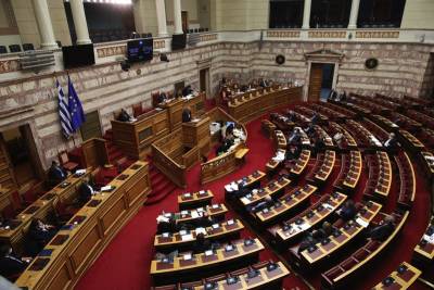 Ο Χρ. Καπούτσης σχολιάζει τη συζήτηση στη Βουλή