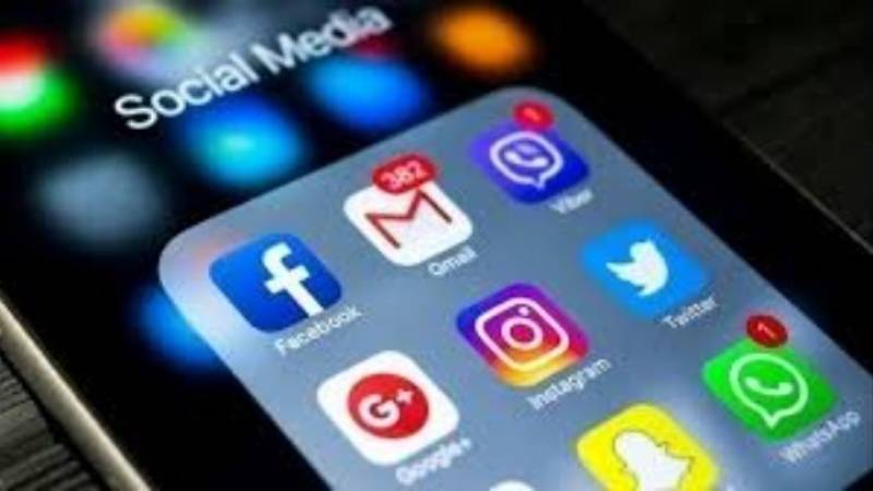 Η Αυστραλία θέλει να επιβάλει κυρώσεις στους γίγαντες της τεχνολογίας, αν δεν συνάψουν συμφωνίες για να αμείβουν τα αυστραλιανά ΜΜΕ