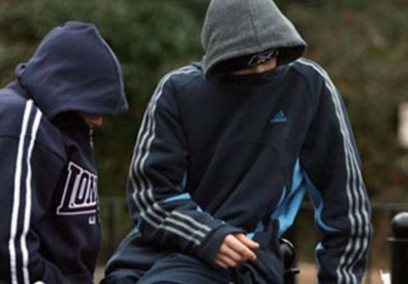 Πιτσιρικάδες κλέφτες στο κέντρο της Καλαμάτας με τη μέθοδο της απασχόλησης!