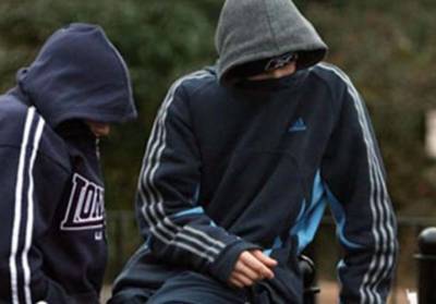 Πιτσιρικάδες κλέφτες στο κέντρο της Καλαμάτας με τη μέθοδο της απασχόλησης!