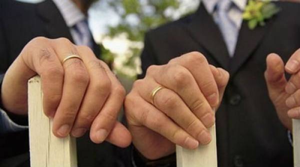 Υπογράφηκε στο δημαρχείο Θεσσαλονίκης το πρώτο σύμφωνο συμβίωσης ομόφυλου ζευγαριού