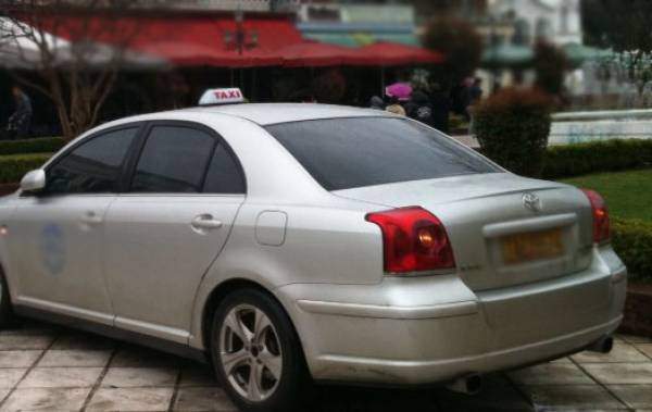 Πιάτσα ταξί στη Γιάλοβα