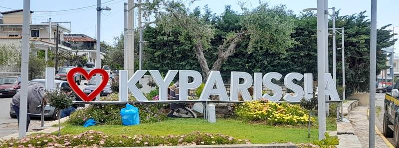 Πινακίδες… αγάπης στην Τριφυλία