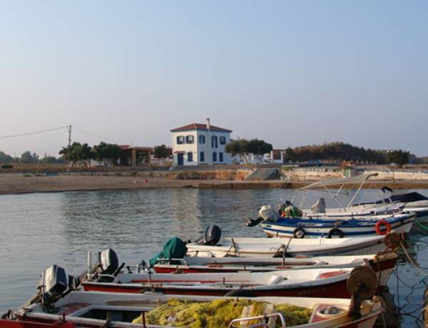 Κλοπή εξωλέμβιων μηχανών από βάρκες στην Αγία Κυριακή Φιλιατρών