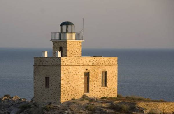 46.000 ευρώ για φάρο στο λιμάνι της Κορώνης