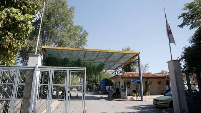 Στον εισαγγελέα και κατόπιν στο ψυχιατρείο οδηγείται σήμερα ο 47χρονος που σκότωσε με γυαλί 44χρονη ασθενή στο Δαφνί