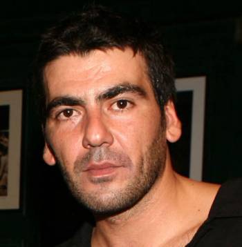 O ηθοποιός Αντώνης Καρυστινός στην &quot;Ε&quot;:  &quot;Αυτό που ζούμε είναι εξευτελιστικό&quot;