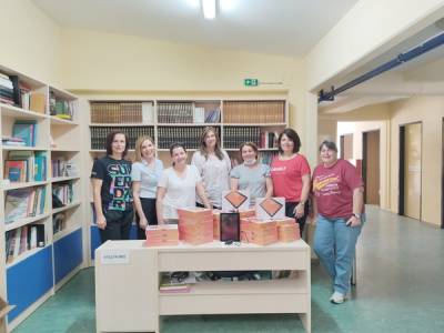 35 τάμπλετ από το Ίδρυμα Καρέλια σε Δημοτικό Βέργας