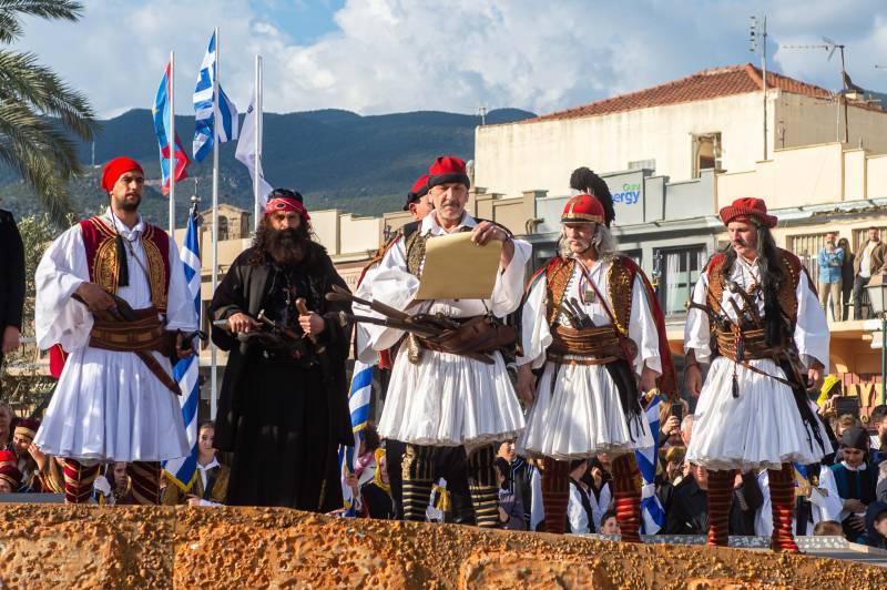 LIVE: Ο εορτασμός της 205ης επετείου από την απελευθέρωση της Καλαμάτας στην πλατεία 23ης Μαρτίου