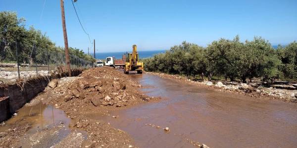 Καταστροφές από νυχτερινή πλημμύρα σε χωριά της Κυπαρισσίας (φωτογραφίες)