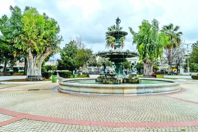 Απάντηση 4 δημοτικών συμβούλων σε Λεβεντάκη για πλατεία Φιλιατρών