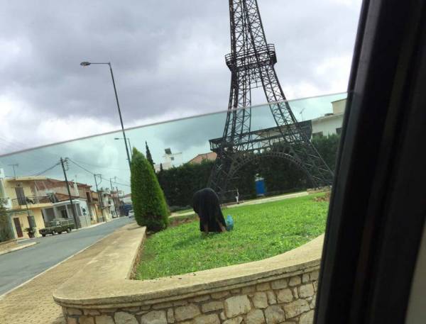 Για χόρτα στον... Πύργο του Αϊφελ