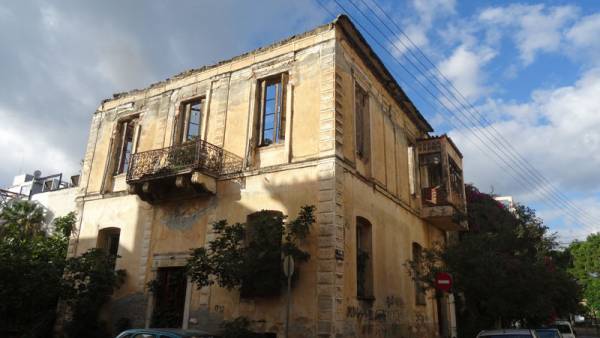 Εγκαταλελειμμένα νεοκλασικά