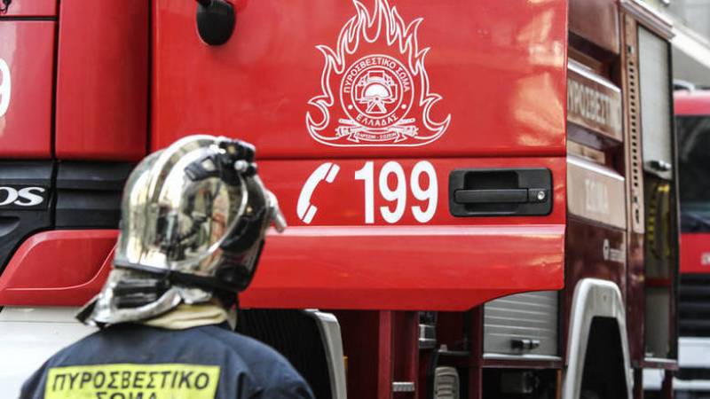 Λαμπάδιασε αποθήκη γεμάτη άχυρα στο Αργος (Φωτογραφίες)