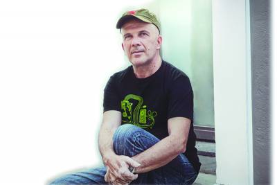 Ο Ηλίας Κατελάνος στην &quot;Ε&quot;: “Πάντα ήθελα να γίνω μουσικός και να ταξιδεύω”