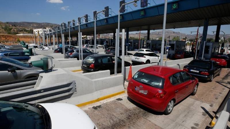 Mε αμείωτο ρυθμό συνεχίζεται η έξοδος των εκδρομέων του Πάσχα - Στο "κόκκινο" η Αθηνών- Κορίνθου (βίντεο)