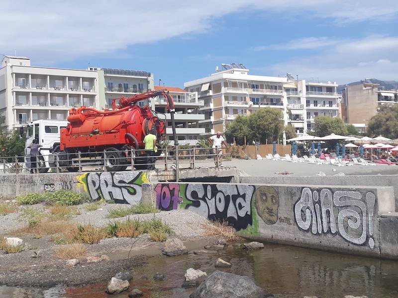 Κινητοποίηση για ρύπανση από αγωγό ομβρίων στα “Βραχάκια”