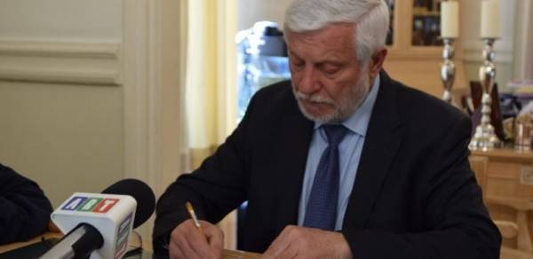 Πολίτης επιβεβαίωσε τις συμβάσεις - προεκλογικά ρουσφέτια