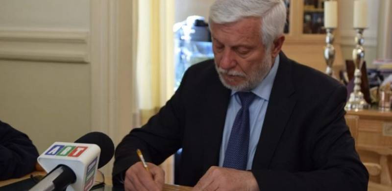 Πολίτης επιβεβαίωσε τις συμβάσεις - προεκλογικά ρουσφέτια